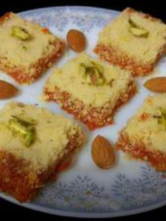 खवा गाजर बर्फी (Khava gajar barfi recipe in marathi) रेसिपी चे मुख्य फोटो 
