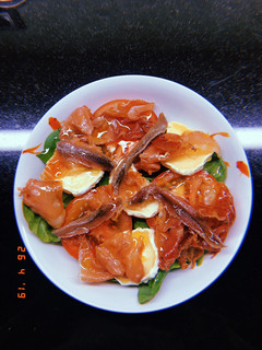 Una foto de Ensalada de Queso de Cabra y Jamón Serrano