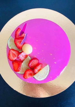 Une photo de Entremet Fraise / Citron Vert
