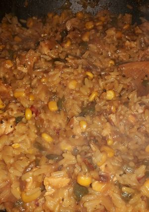 Una foto de Wok de pollo y arroz DELICIOSO