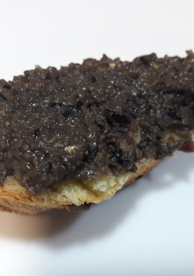 Una foto de Paté de aceitunas negras
