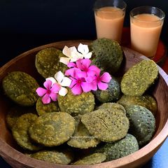 A picture of Palak - Pudine Mathri / Spinach-Mint Crackers.