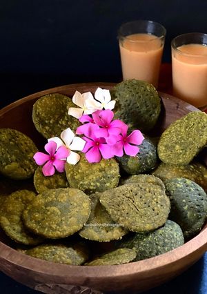 A picture of Palak - Pudine Mathri / Spinach-Mint Crackers.
