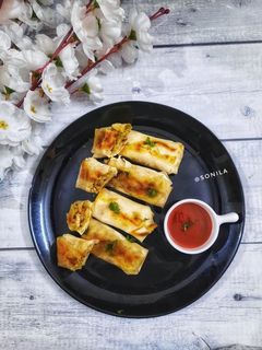 A picture of Crispy pan fried chicken spring roll.