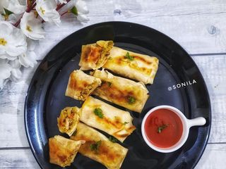 Crispy pan fried chicken spring roll