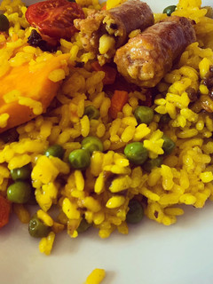 Una foto de Arroz improvisado de salchichas y morcilla