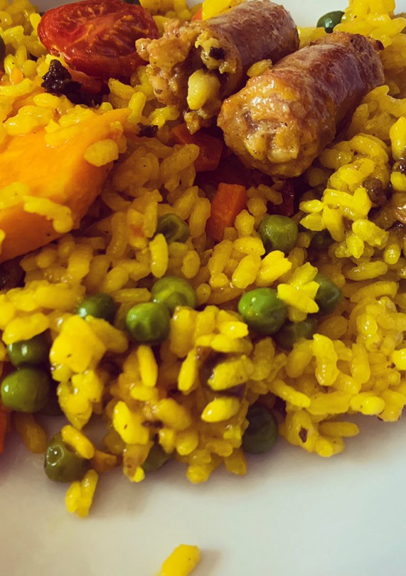 Una foto de Arroz improvisado de salchichas y morcilla