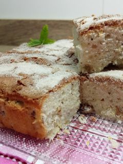 Una foto de Coca de llanda con nueces (típica valenciana)