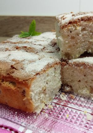 Una foto de Coca de llanda con nueces (típica valenciana)