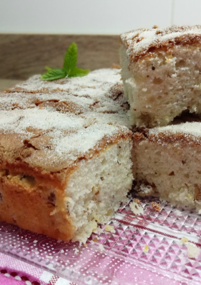 Una foto de Coca de llanda con nueces (típica valenciana)