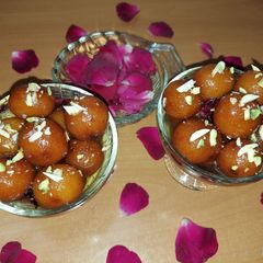 A picture of Bread gulab jamun.