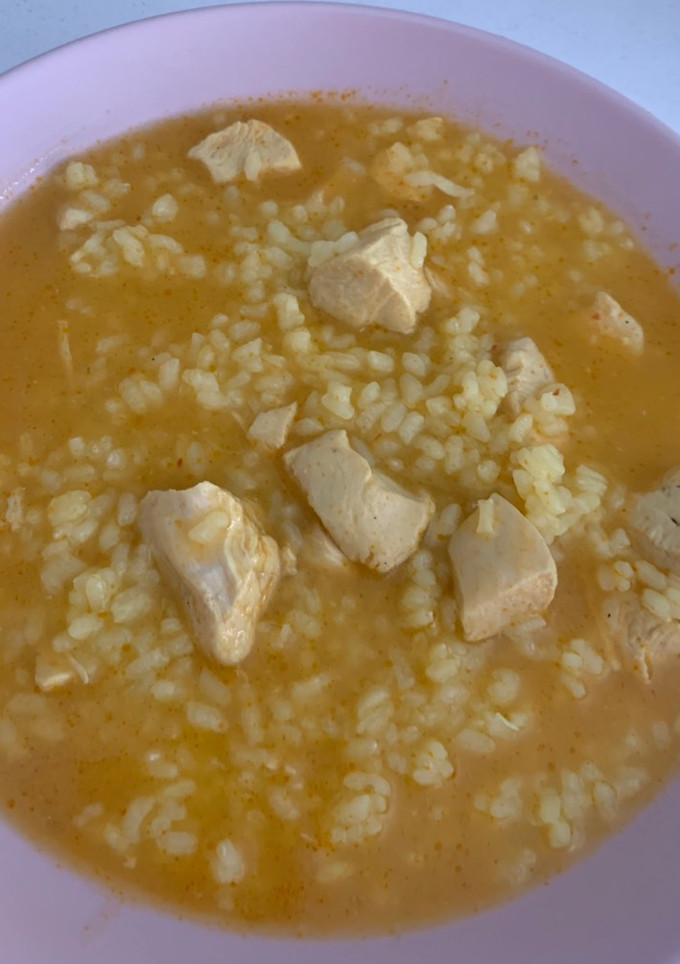 Una foto de Arroz caldoso con pollo en olla rápida paso a paso