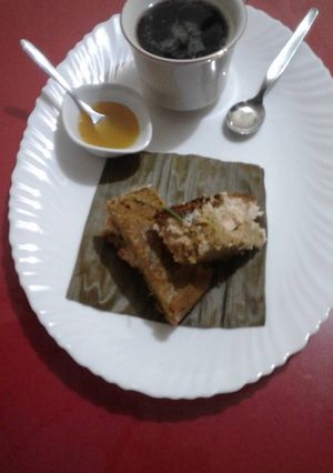 Una foto de Torta de plátano con albacora o espada