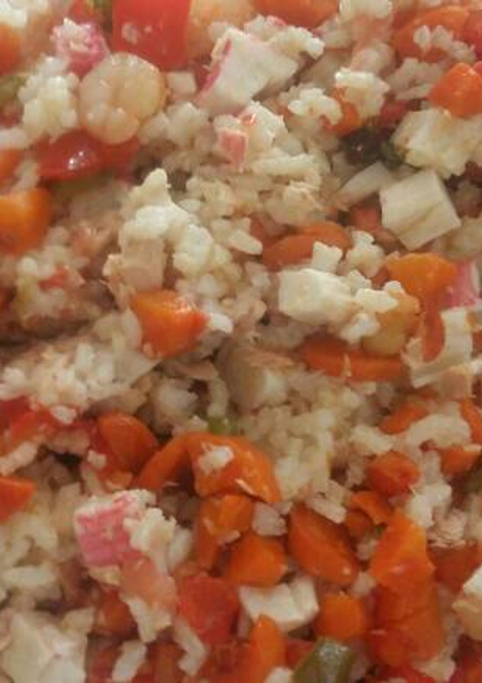 Una foto de Ensalada de arroz y verduras