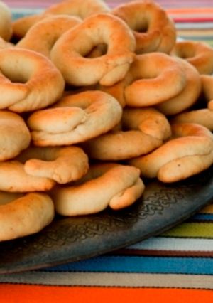 A picture of Kaak bi Halib : Delicious Milk-Based Cookies.