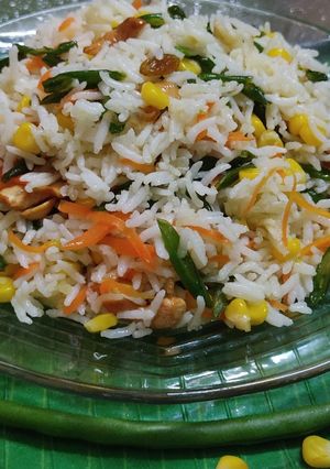 ફ્રેન્ચ બીન્સ ફ્રાઈડ રાઇસ (French Beans Fried Rice Recipe In Gujarati) રેસીપી મુખ્ય ફોટો