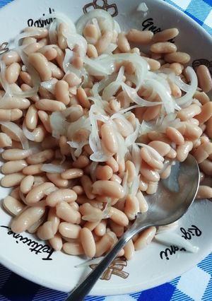 Una foto de Ensalada de Porotos con cebolla