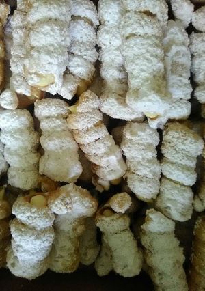 Una foto de Garguelos o tornillos rellenos de crema