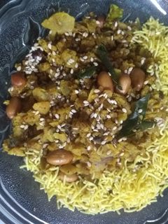 રોટલી નો ચેવડો(rotli no chevedo recipe in Gujarati) રેસીપી મુખ્ય ફોટો