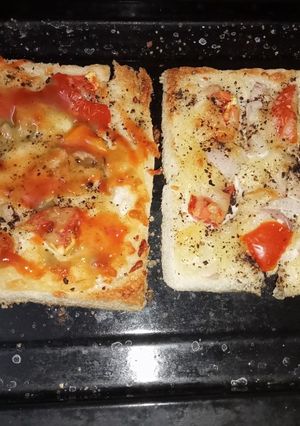 मिनी ब्रेड पिज़्ज़ा (mini bread pizza recipe in Hindi) रेसिपी मुख्य फोटो