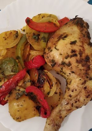 Foto principal de Muslos de pollo asados con verduras