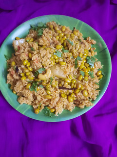 पावटा भात (Pavta Bhat Recipe In Marathi) रेसिपी चे मुख्य फोटो