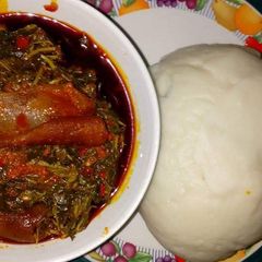 A picture of Efo riro with poundo yam.