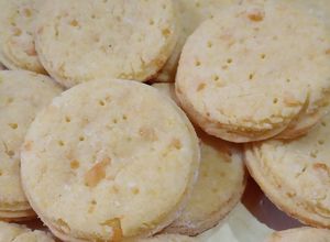 Una foto de Galletitas de queso sin gluten: para lunch y picadas 😋