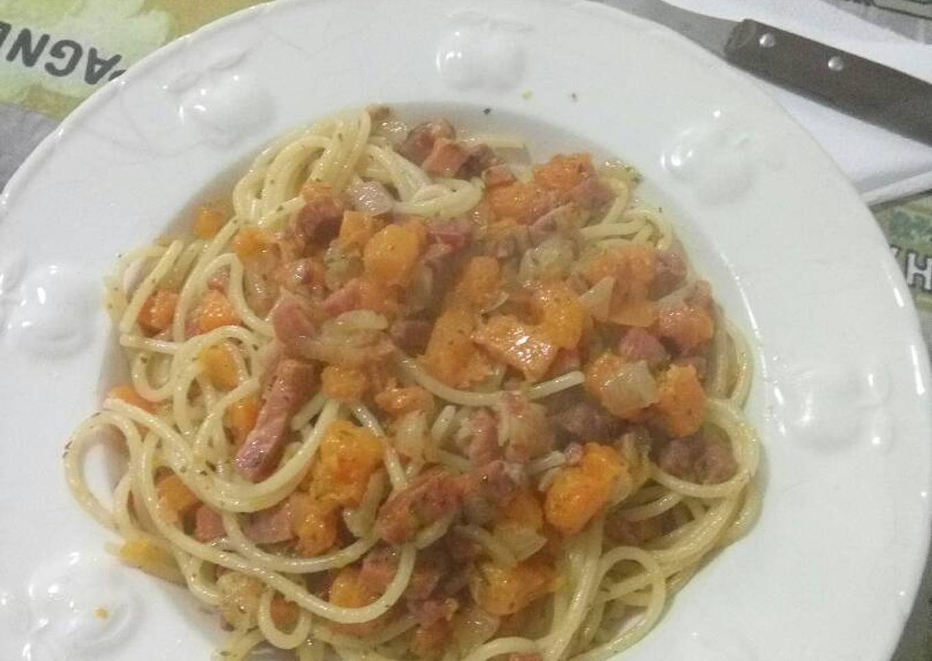 Pasta con calabaza y jamón curado