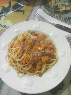 Una foto de Pasta con calabaza y jamón curado