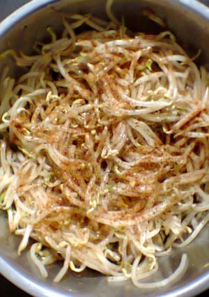 Hình của món Giá đỗ trộn tương.