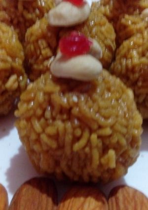 A picture of Bhujia ladoo.