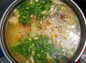 Hình của món Cháo gà nấu với cà rốt.