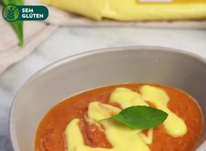 Foto de Sopa de Tomate com Queijo Provolone Vegetal NatuCheese