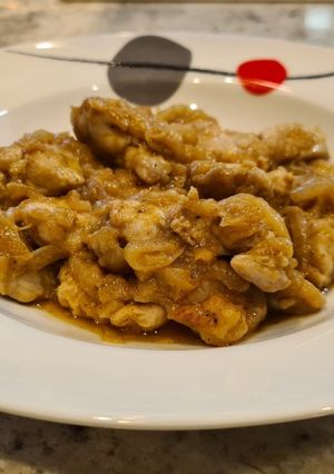Una foto de Mollejas de cordero encebolladas