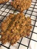 Galletas de avena, mantequilla de maní y banana