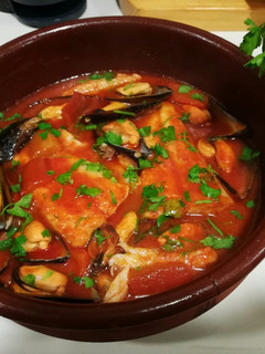 Una foto de Cola de merluza con mejillones