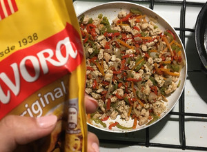 Una foto de Relleno de Pollo para tacos, tartas, empanadas, calzones, woks