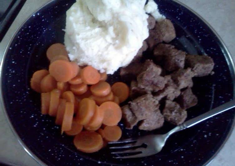 Recipe of Speedy beef tips with mashed potatoes and carrots