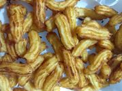 Una foto de churros con huevo