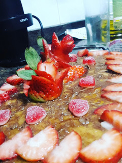 Una foto de Pudding de galletas de chocolate y fresas