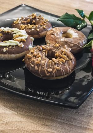 O poză a rețetei Gogoși la cuptor cu glazură de ciocolată.