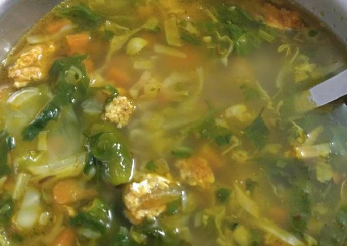 Vegetable soup with egg drops