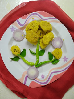 દુધી ના મુઠીયા(dudhi na muthiya recipe in gujarati) રેસીપી મુખ્ય ફોટો