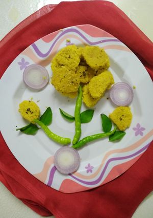 દુધી ના મુઠીયા(dudhi na muthiya recipe in gujarati) રેસીપી મુખ્ય ફોટો