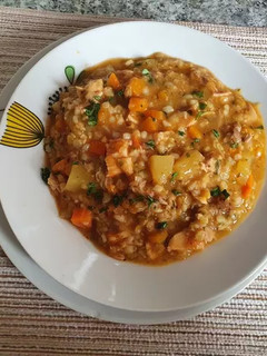 Una foto de Guiso de mote con pollo...🇨🇱🇨🇱