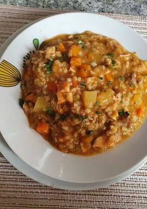 Una foto de Guiso de mote con pollo...🇨🇱🇨🇱
