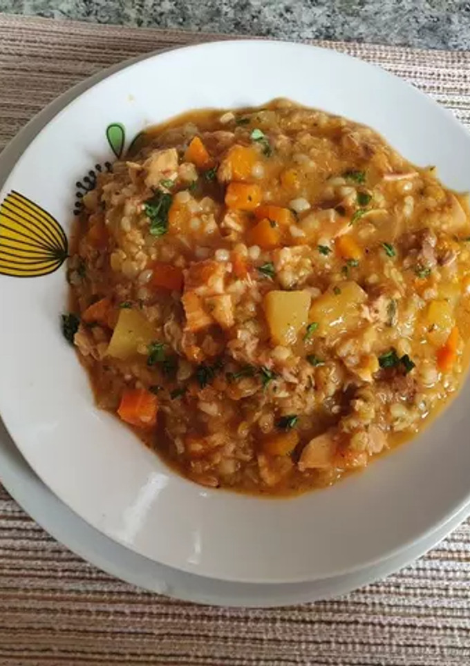 Una foto de Guiso de mote con pollo...🇨🇱🇨🇱