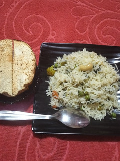 પાલક વેજીટેબલ રાઈસ (Palak Vegetable Rice Recipe In Gujarati) રેસીપી મુખ્ય ફોટો