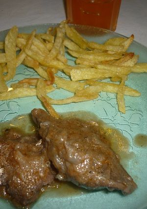 Una foto de Bifes con cebolla